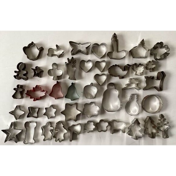 Metal Cookie Cutters Assorted Vtg Lot 43 Teapot Cat Rabbit Leaf Bell Apple Tree - Picture 2 of 14